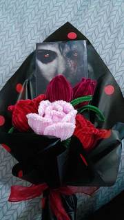 Pipe cleaner tulip bouquet