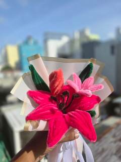 Pipe cleaner lily bouquet
